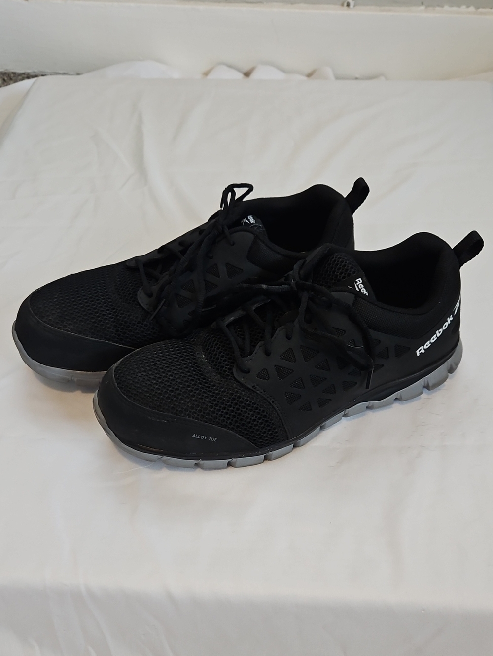 Reebok Men’s Black Alloy Toe Work Sneakers with Gray Soles Size 11.5W
